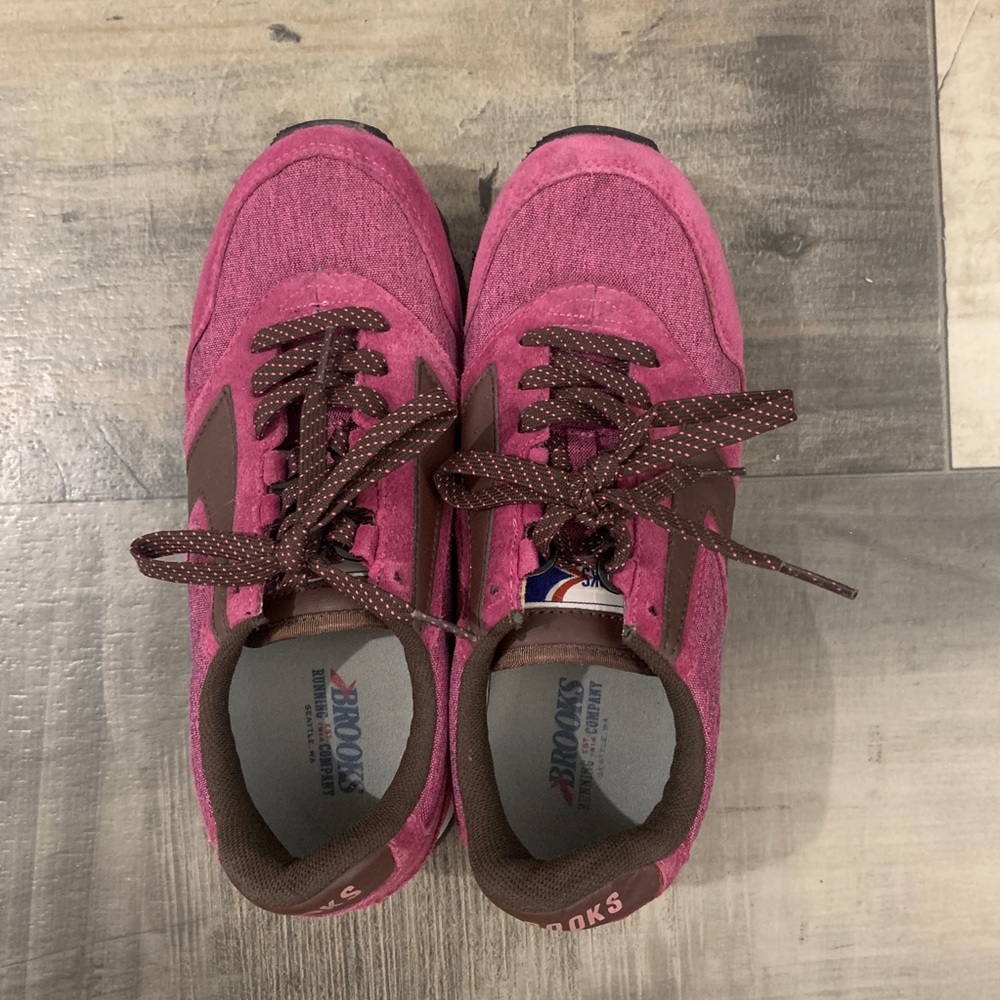 Brooks sneakers size 9